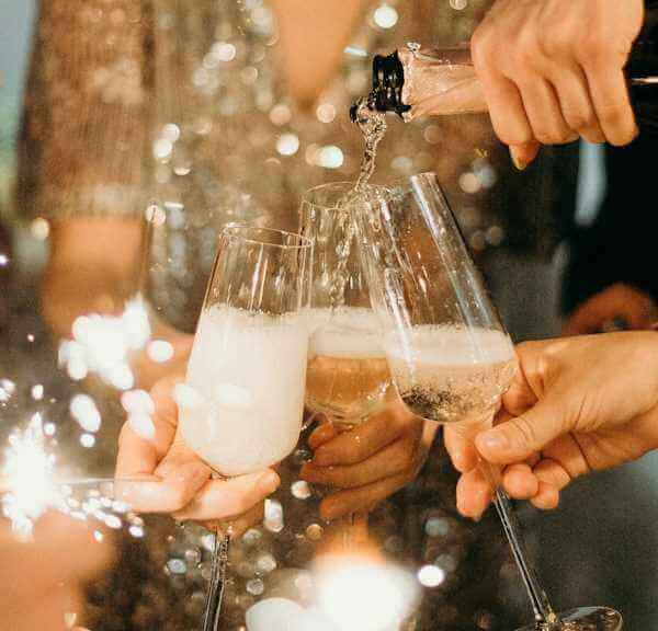 Decorating Tips for an Immersive Murder Mystery Atmosphere